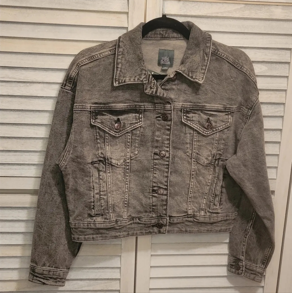 Wild‎ Fable cropped denim jacket size XS but will fit up to a Medium
